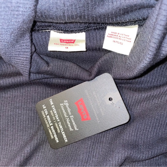NWT Levi’s Navy Long Sleeve Ribbed Turtle Neck Top - Picture 2 of 3